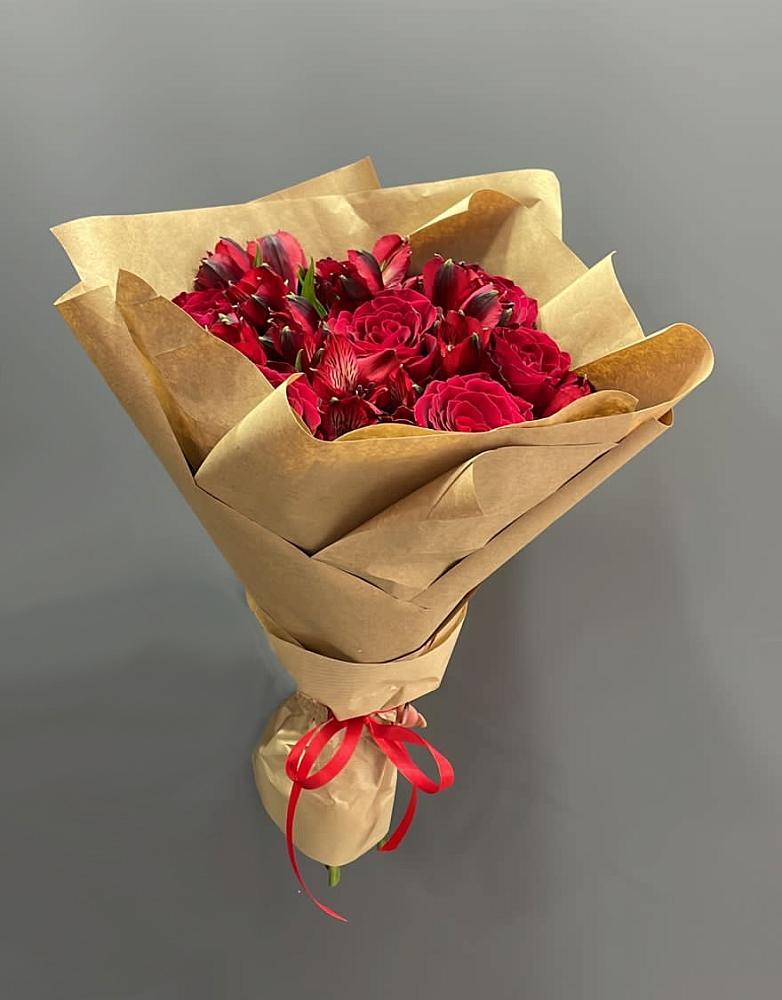 Букет цветов из: Альстромерии и Розы в Богучанах