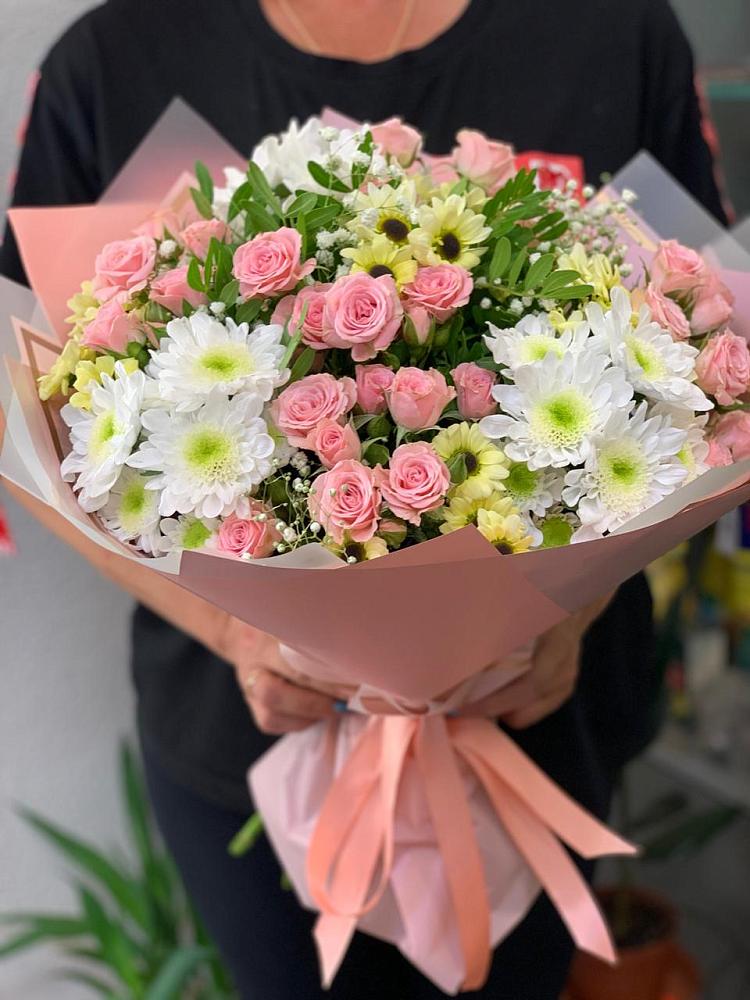 Букет юношеские грезы в Богучанах Букет цветов из: Розы и Хризантемы в Богучанах