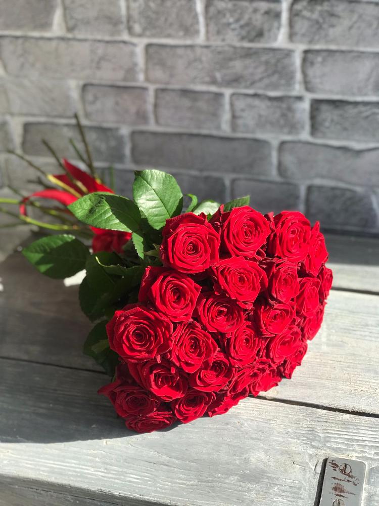 Букет Красные розы Фридом в Богучанах