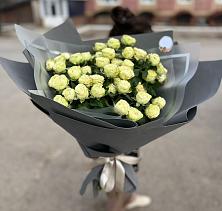 Букет Белые кустовые розы Солинеро в Богучанах
