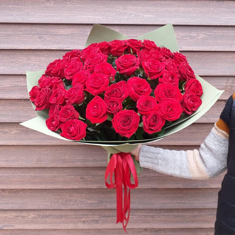 Букет 55 Красных роз Фридом в Богучанах