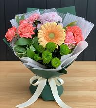 Букет цветов из:  Гвоздики, Розы, Герберы и Хризантемы в Богучанах