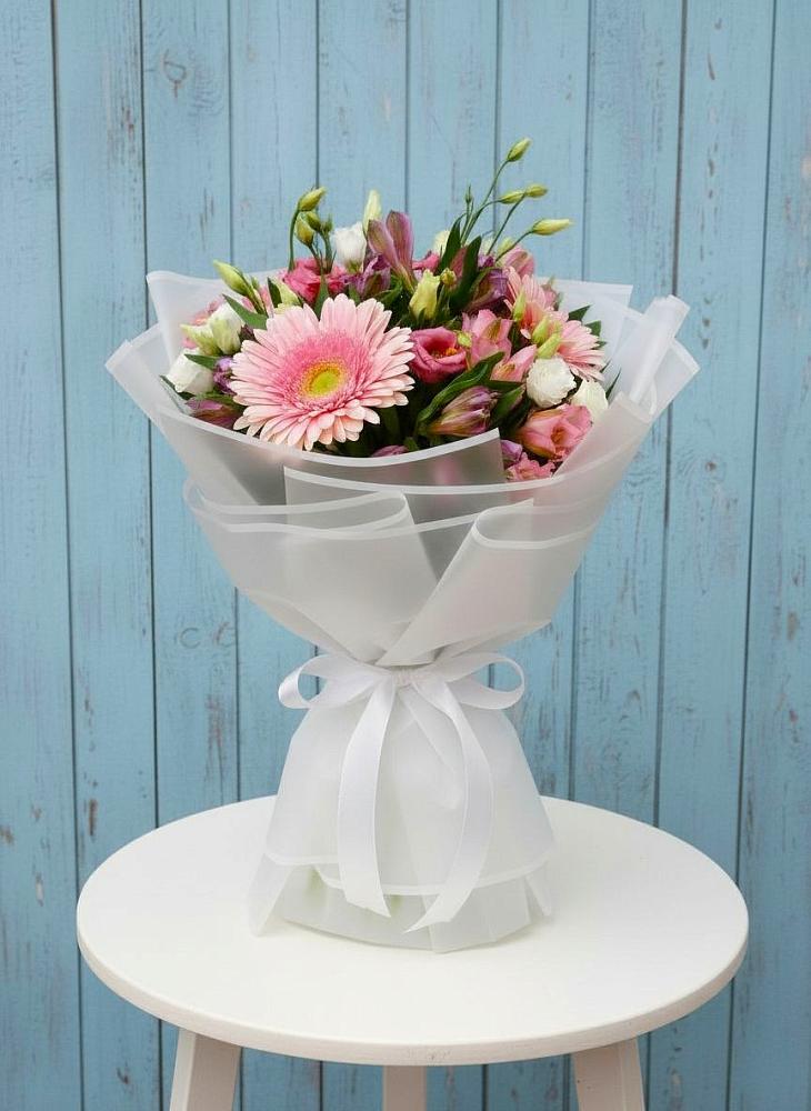 Букет цветов из: Герберы, Альстромерии и Лизиантусы в Богучанах