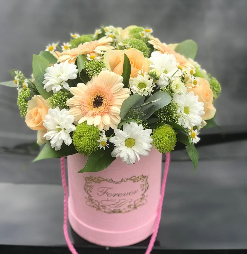 Цветочная композиция из Розы, Герберы и Хризантемы в шляпной коробке в Богучанах