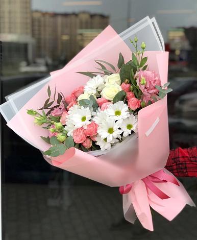 Букет цветов из: Розы, Лизиантусы и Хризантемы в Богучанах